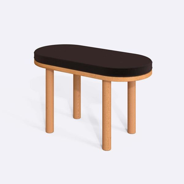 Shiv Bench 80 x 38 cm, kahve kadife döşeme, masif kayın gövde, beyaz zeminde üç çeyrek açıdan stüdyo çekimi