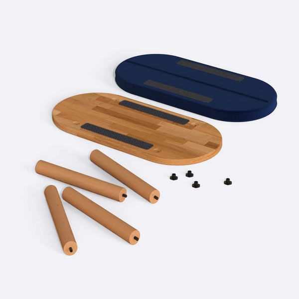 Shiv Bench 80 x 38 cm, lacivert kadife döşeme, masif kayın gövde, düz beyaz zeminde önden stüdyo çekimi