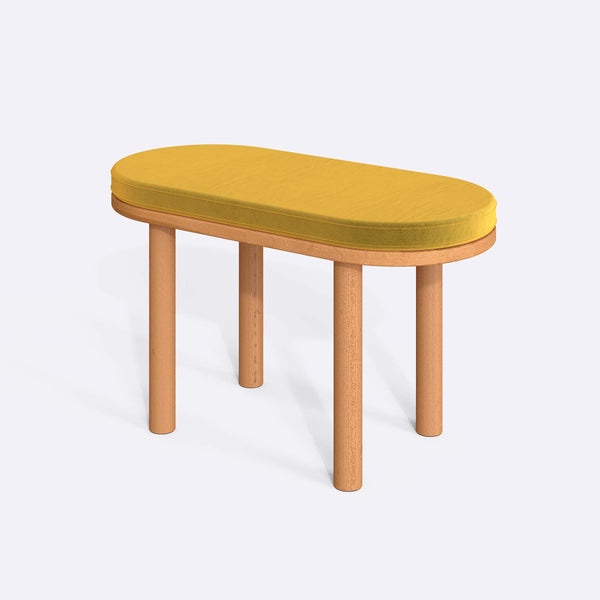 Shiv Bench 80 x 38 cm, sarı kadife döşeme, masif kayın gövde, beyaz zeminde üç çeyrek açıdan stüdyo çekimi