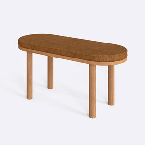 Shiv Bench 100 x 38 cm, badem keten döşeme, masif kayın gövde, beyaz zeminde üç çeyrek açıdan çekim