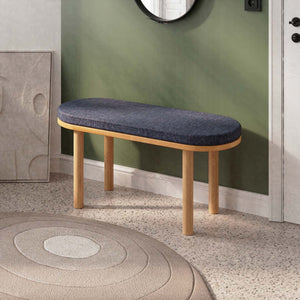 Shiv Bench 100 x 38 cm, lacivert keten döşeme, masif kayın gövde, ev ortamında kullanım görünümü