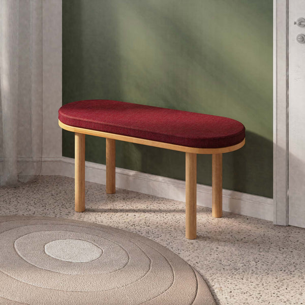 Shiv Bench 100 x 38 cm, bordo keten döşeme, masif kayın gövde, ev ortamında kullanım görünümü