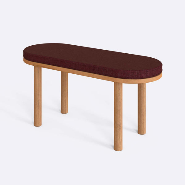 Shiv Bench 100 x 38 cm, bordo keten döşeme, masif kayın gövde, beyaz zeminde üç çeyrek açıdan çekim