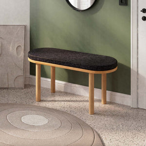 Shiv Bench 100 x 38 cm, siyah keten döşeme, masif kayın gövde, ev ortamında kullanım görünümü