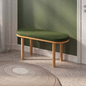 Shiv Bench 100 x 38 cm, yeşil keten döşeme, masif kayın gövde, ev ortamında kullanım görünümü