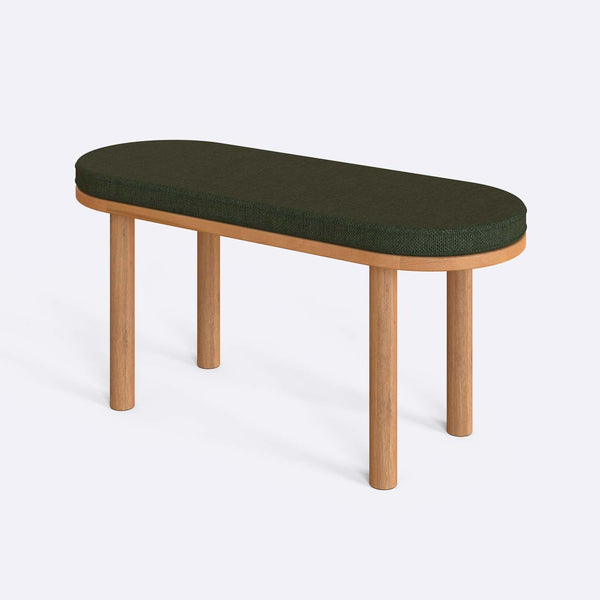 Shiv Bench 100 x 38 cm, yeşil keten döşeme, masif kayın gövde, beyaz zeminde üç çeyrek açıdan çekim