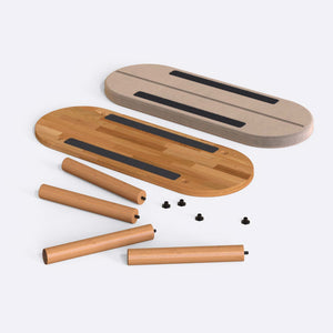 Shiv Bench 100 x 38 cm, kum kadife döşeme, masif kayın gövde, beyaz zeminde önden stüdyo çekimi