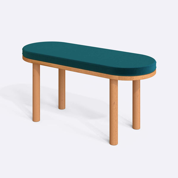 Shiv Bench 100 x 38 cm, petrol kadife döşeme, masif kayın gövde, beyaz zeminde üç çeyrek açıdan çekim