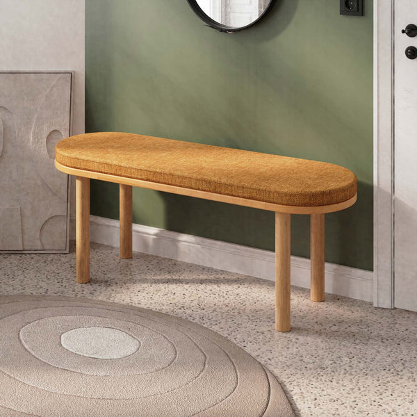 Shiv Bench 120 x 38, badem keten döşeme, masif kayın gövde, döşenmiş oda ortamında kullanım görünümü