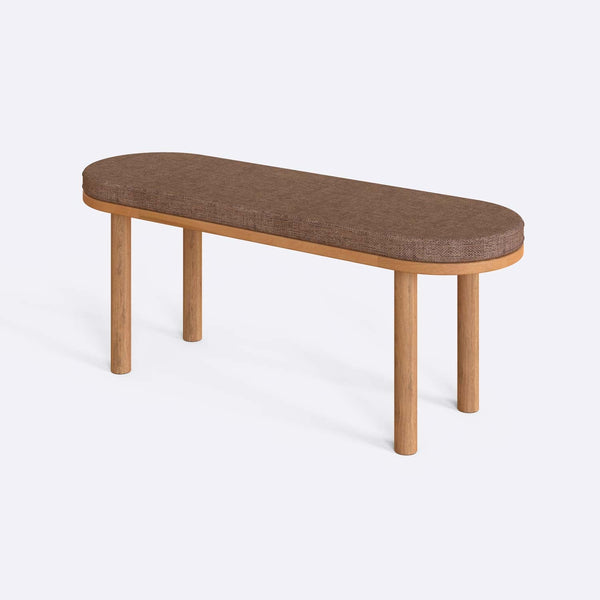 Shiv Bench 120 x 38, kahve keten döşeme, masif kayın gövde, beyaz zeminde üç çeyrek açıdan stüdyo çekimi