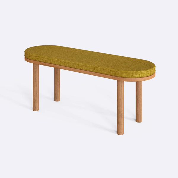 Shiv Bench 120 x 38, sarı keten döşeme, masif kayın gövde, beyaz zeminde üç çeyrek açıdan stüdyo çekimi