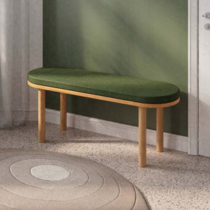 Shiv Bench 120 x 38, yeşil keten döşeme, masif kayın gövde, döşenmiş oda ortamında kullanım görünümü