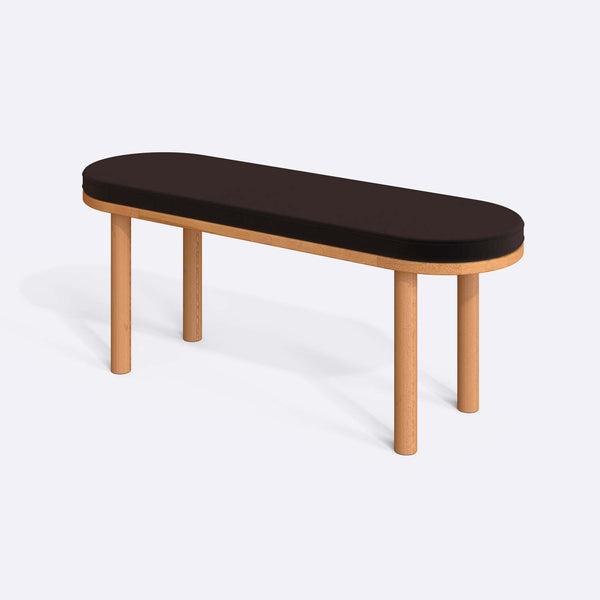 Shiv Bench 120 x 38, kahve kadife döşeme, masif kayın gövde, beyaz zeminde üç çeyrek açıdan stüdyo çekimi