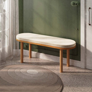 Shiv Bench 120 x 38, ekru kadife döşeme, masif kayın gövde, döşenmiş oda ortamında kullanım görünümü