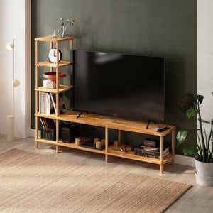 Ulfa TV Ünitesi 180 x 38 cm, %100 masif kayın, doğal ahşap dokusu, döşenmiş oda ortamında kullanım görünümü