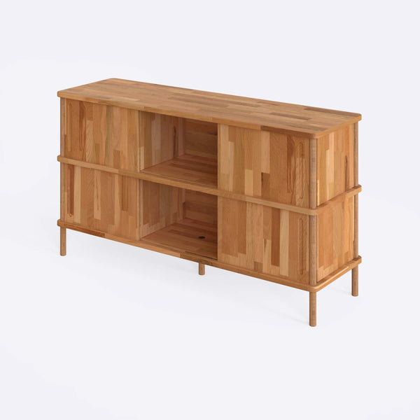 Shava Büfe 150 x 45 cm, %100 masif kayın, doğal ahşap dokusu, beyaz zeminde üç çeyrek açıdan stüdyo çekimi
