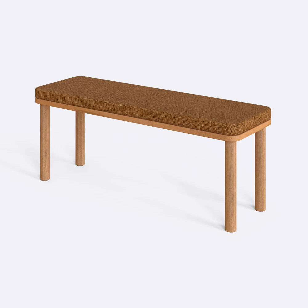 Dorrin Bench, masif kayın gövde ve kumaş döşeme, 120 cm genişliğinde, ev ortamında kullanım görünümü