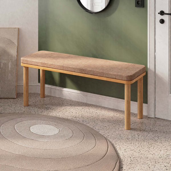 Dorrin Bench 120 x 38, kahve keten döşeme, masif kayın gövde, döşenmiş oda ortamında kullanım görünümü
