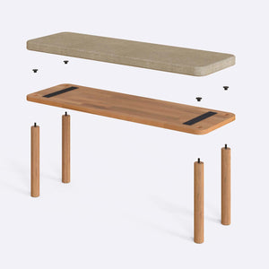 Dorrin Bench 120 x 38 parçalarına ayrılmış montaj görünümü, kum keten oturum ve masif kayın ayaklar ile bağlantı vidaları
