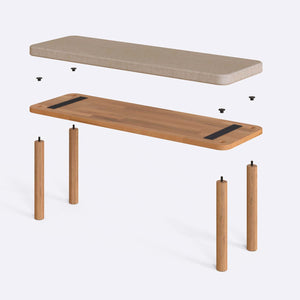 Dorrin Bench 120 x 38 parçalarına ayrılmış montaj görünümü, ekru keten oturum ve masif kayın ayaklar ile bağlantı vidaları