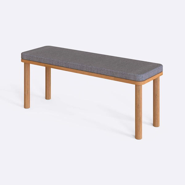 Dorrin Bench 120 x 38, gri keten döşeme, masif kayın gövde, beyaz zeminde üç çeyrek açıdan stüdyo çekimi