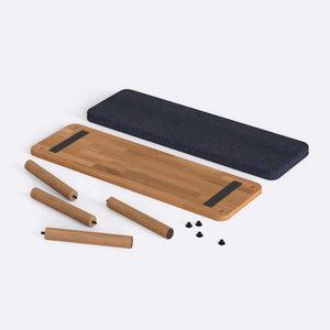 Dorrin Bench 120 x 38, lacivert keten döşeme, masif kayın gövde, düz beyaz zeminde önden stüdyo çekimi
