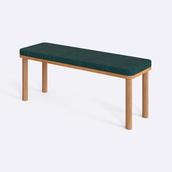 Dorrin Bench 120 x 38, petrol keten döşeme, masif kayın gövde, beyaz zeminde üç çeyrek açıdan stüdyo çekimi