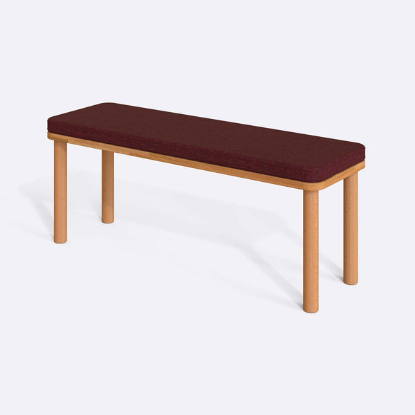 Dorrin Bench 120 x 38, bordo keten döşeme, masif kayın gövde, beyaz zeminde üç çeyrek açıdan stüdyo çekimi