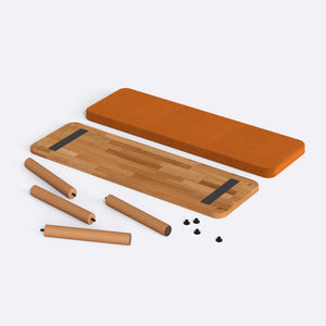 Dorrin Bench 120 x 38, badem kadife döşeme, masif kayın gövde, düz beyaz zeminde önden stüdyo çekimi