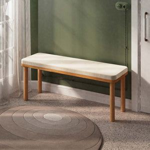Dorrin Bench 120 x 38, ekru kadife döşeme, masif kayın gövde, döşenmiş oda ortamında kullanım görünümü