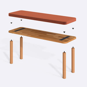 Dorrin Bench 120 x 38 parçalarına ayrılmış montaj görünümü, somon kadife oturum ve masif kayın ayaklar ile bağlantı vidaları