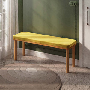 Dorrin Bench 120 x 38, sarı kadife döşeme, masif kayın gövde, döşenmiş oda ortamında kullanım görünümü