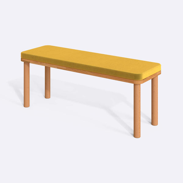 Dorrin Bench 120 x 38, sarı kadife döşeme, masif kayın gövde, beyaz zeminde üç çeyrek açıdan stüdyo çekimi