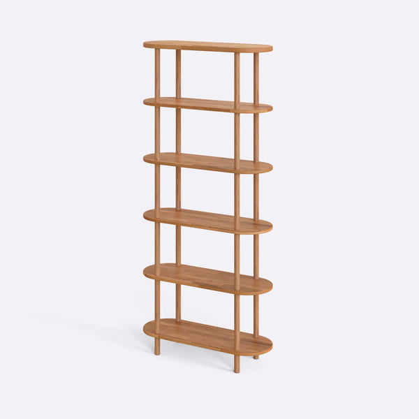 Kaer 6 Raflı Kitaplık 80 x 28 cm, %100 masif kayın, beyaz zeminde üç çeyrek açıdan stüdyo çekimi