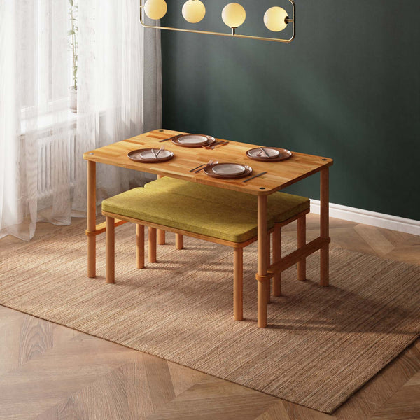 Reva Yemek Masası ve Bench Takımı, sarı keten döşeme, masif kayın gövde, döşenmiş oda ortamında kullanım görünümü