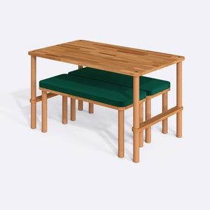 Reva Yemek Masası ve Bench Takımı, zümrüt kadife döşeme, masif kayın gövde, beyaz zeminde üç çeyrek açıdan stüdyo çekimi