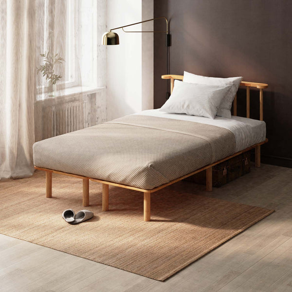 Lore Tek Kişilik Karyola 120 x 200 cm, %100 masif kayın, doğal ahşap dokusu, döşenmiş oda ortamında kullanım görünümü