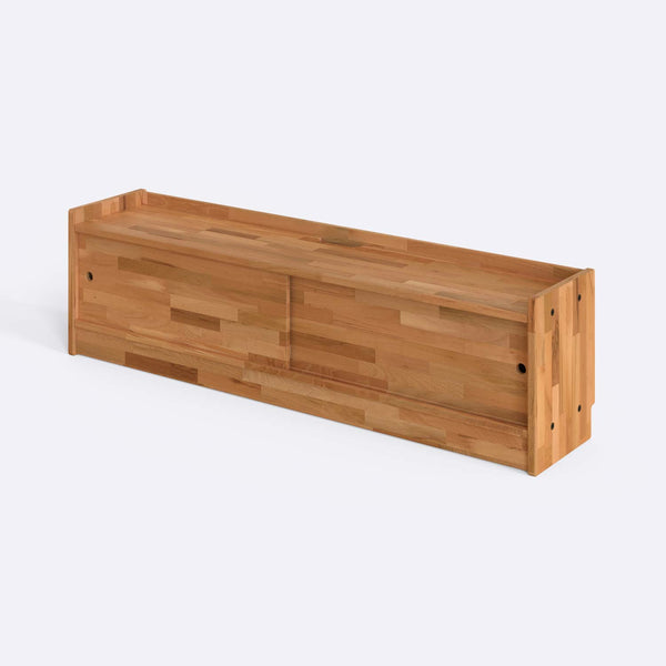 Yura TV Ünitesi 180 x 38 cm, %100 masif kayın, beyaz zeminde üç çeyrek açıdan stüdyo çekimi
