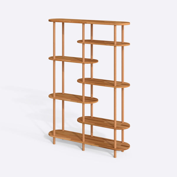 Sola 7 Raflı Kitaplık 120 x 28 cm, %100 masif kayın, doğal ahşap dokusu, beyaz zeminde üç çeyrek açıdan stüdyo çekimi