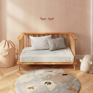 Lore Beşik 120 x 60 cm, %100 masif kayın, çocuk odasında yatak olarak kullanım görünümü