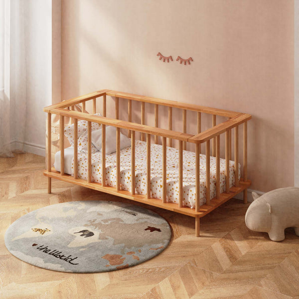 Lore Beşik 140 x 70 cm, %100 masif kayın, doğal ahşap dokusu, ev ortamında kullanım görünümü