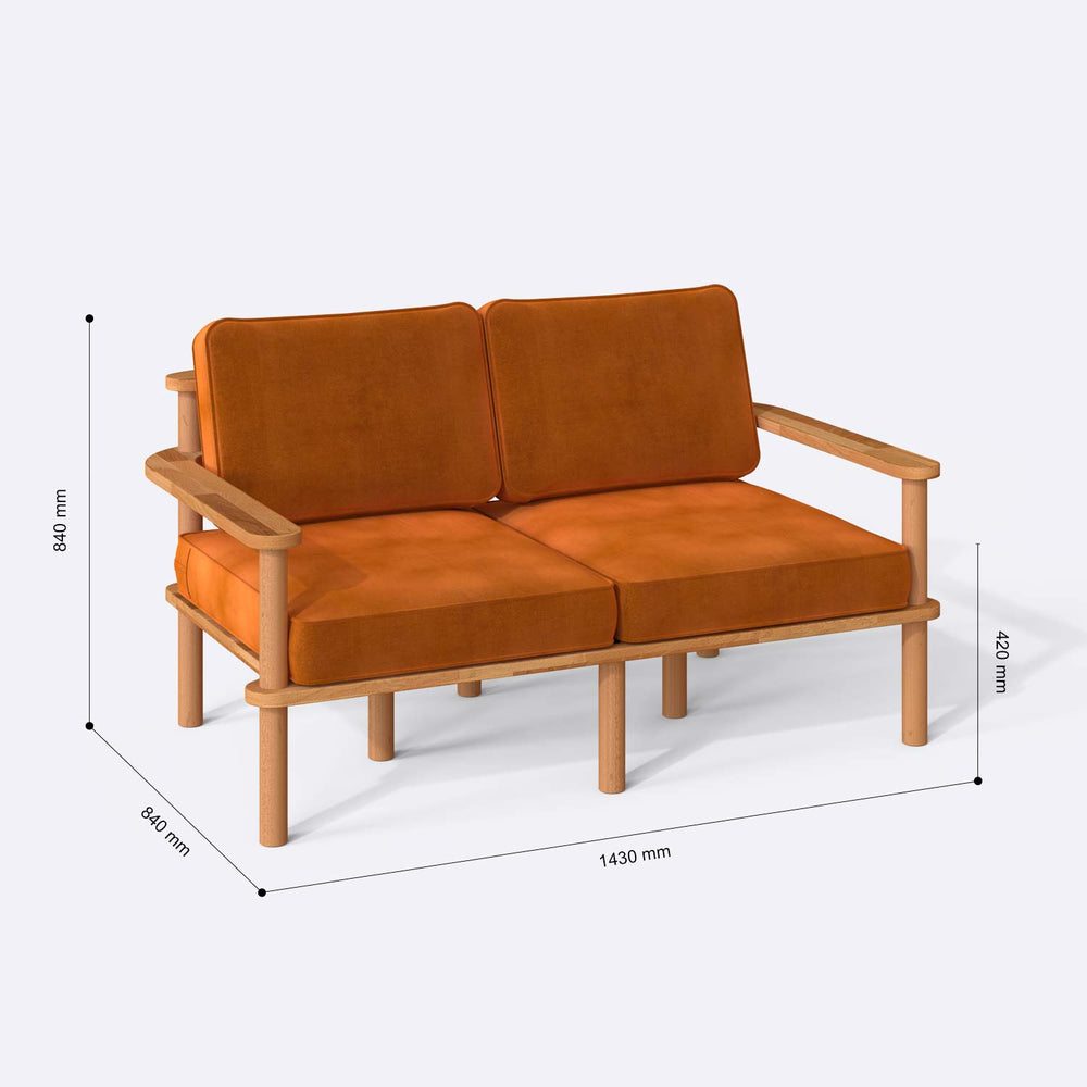 Bral İkili Koltuk, masif kayın gövde ve kumaş döşeme, doğal ahşap dokusu, ev ortamında kullanım görünümü