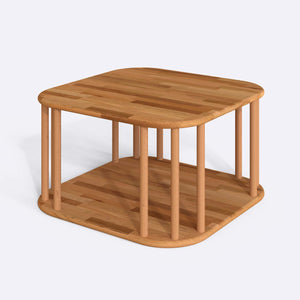 Ube Sehpa 78 x 78 cm, %100 masif kayın, doğal ahşap dokusu, beyaz zeminde üç çeyrek açıdan çekim