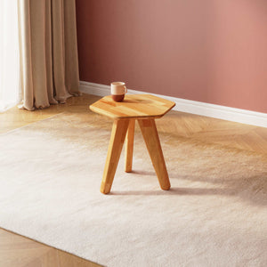 Yase Altıgen Sehpa 44 x 44 cm, %100 masif kayın, doğal ahşap dokusu, ev ortamında kullanım görünümü