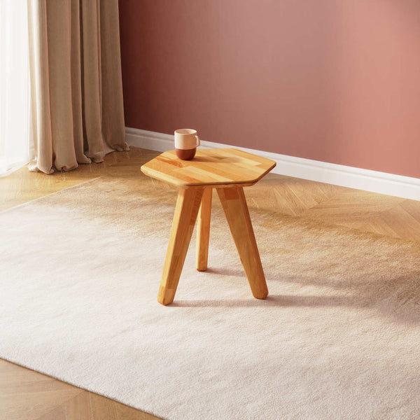 Yase Altıgen Sehpa 44 x 44 cm, %100 masif kayın, doğal ahşap dokusu, ev ortamında kullanım görünümü