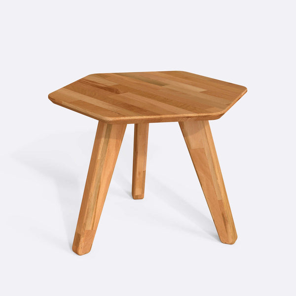 Yase Altıgen Sehpa 58 x 58 cm, %100 masif kayın, beyaz zeminde üç çeyrek açıdan stüdyo çekimi