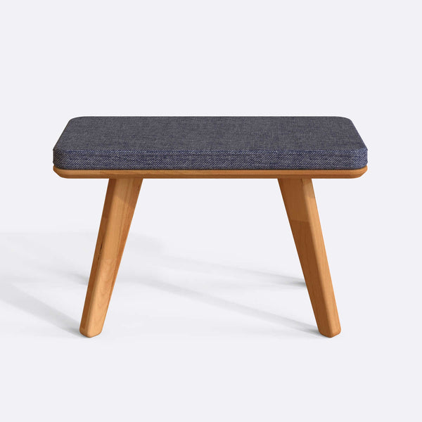 Han Bench 80 x 38 cm, kül keten döşeme, masif kayın gövde, beyaz zeminde önden stüdyo çekimi