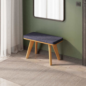 Han Bench 80 x 38 cm, lacivert keten döşeme, masif kayın gövde, ev ortamında kullanım görünümü
