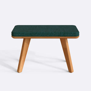 Han Bench 80 x 38 cm, petrol keten döşeme, masif kayın gövde, beyaz zeminde önden stüdyo çekimi