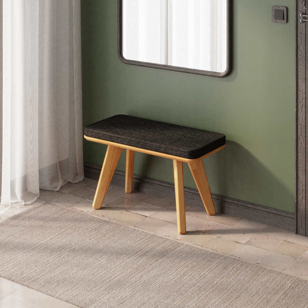 Han Bench 80 x 38 cm, siyah keten döşeme, masif kayın gövde, ev ortamında kullanım görünümü